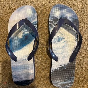 Men’s blue thongs / flip flops size 9